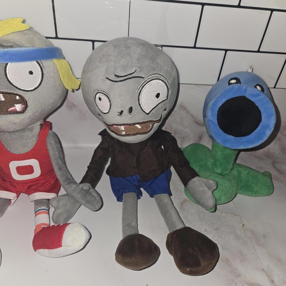 Plants vs Zombies PvZ Plush Plant Lot Of 4  Blue Snow Pea Pole Vaulting Pepper - Picture 4 of 11